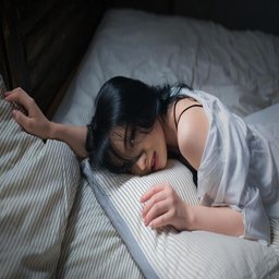 两个奶被揉的又翘又硬怎么回事？深度解析健康与护理